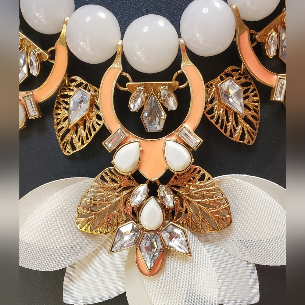 Stella and Dot Statement Necklace - Picture 2 of 9